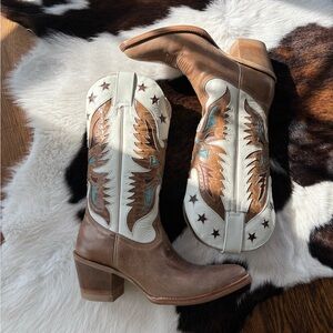 Idyllwind Tan and Cream Leather Boots